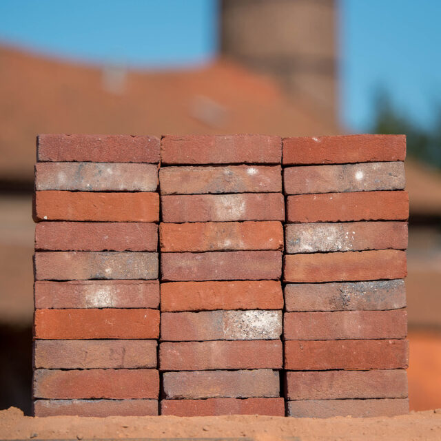 Antigoon dark red somewhat sintered
